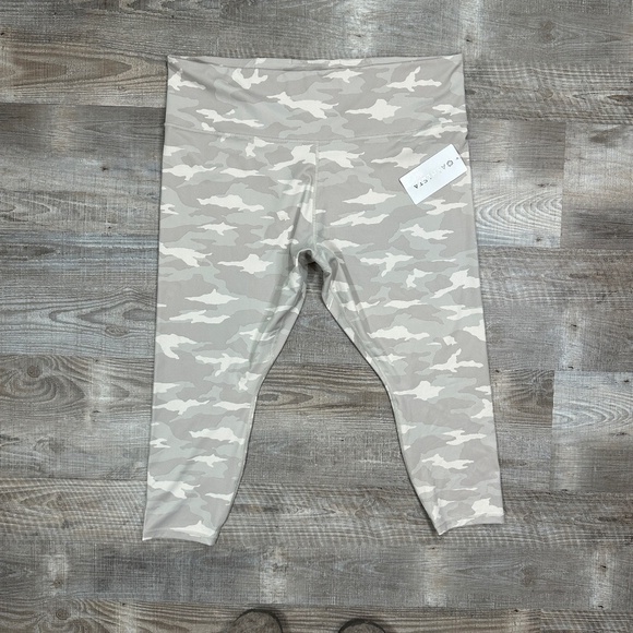 NWT Athleta Elation Camo 7/8 Tight Size 3X New Taupe 23" Inseam - Picture 2 of 11
